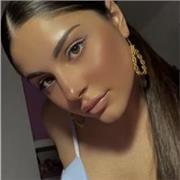 Diplomata al liceo classico; studentessa di lettere moderne presso l’università degli studi di Salerno, offre ripetizioni di letteratura italiana o altro a seconda delle esigenze